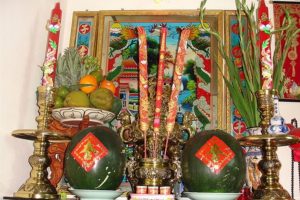 trang trí bàn thờ ngày tết đơn giản