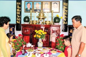 trang trí bàn thờ ngày tết đơn giản