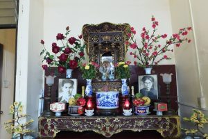 trang trí bàn thờ ngày tết đơn giản